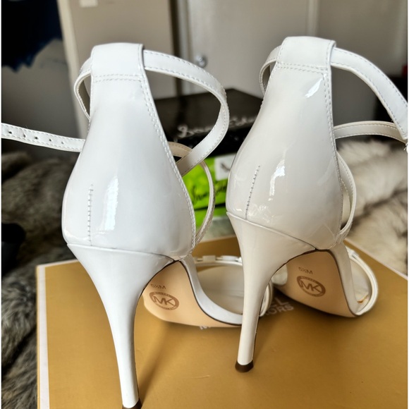 ❤️Micheal Kors new summer white leather sandals  size 5.5 ❤️.New❤️Goldie’s 🦋 - Picture 4 of 11